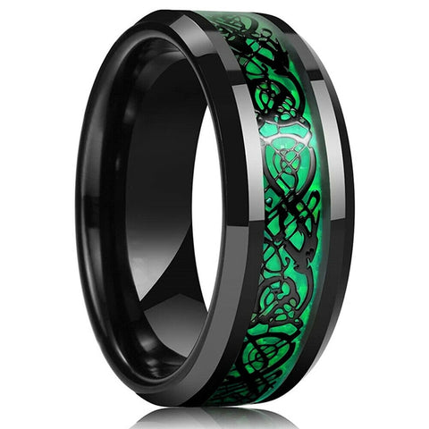 anneau nordique noir, partie centrale verte avec des décoration celtique noires