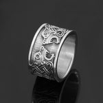 bague viking loup fenrir sur fond noir