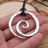Forme\motif : spirale Taille du pendentif : 42*42*4mm Collier avec pendentif Type de métaux : alliage de zinc - Longueur de collier ajustable - couleur pendentif brillant