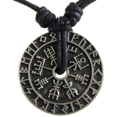 Pendentif vegvisir et runes symboles couleur argent - fond noir