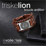 bracelet cuir marron symbole triskelion nordique argent posé sur table avec cahiers