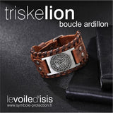 bracelet cuir marron symbole triskelion nordique argent posé sur table avec cahiers