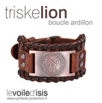 bracelet viking plaque triskele et runes couleur cuivrée cuir marron boucle ardillon sur fond blanc