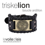 bracelet viking plaque triskele et runes couleur or cuir noir boucle ardillon sur fond blanc