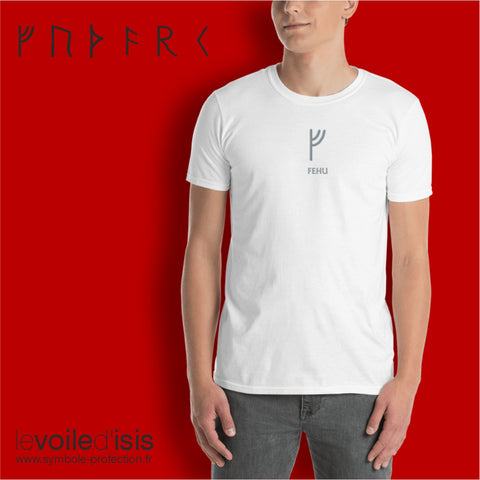 tee shirt symbole viking rune fehu brodée en gris sur tee shirt blanc positionnée au centre supérieur du tee shirt