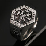 bague viking symbole vegvisir entouré des runes falanquée du valknut et de l'ygdrasil