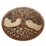 Horloge nordique murale en bois, arbre de vie viking Yggdrasil - horloge vue en perspective