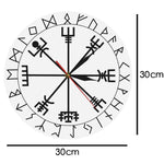 horloge murale viking avec impression du symbole nordique du Vegvisir et des 24 signes runique de l'alphabet sacré du futhark ancien - vue de face sur fond blanc - indication des dimensions