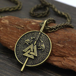 pendentif viking avec chaine ou collier de cuir -bijou avec symbole du valknut et les deux corbeaux d'odin -chaine et pendentif couleur bronze sur pierre marron